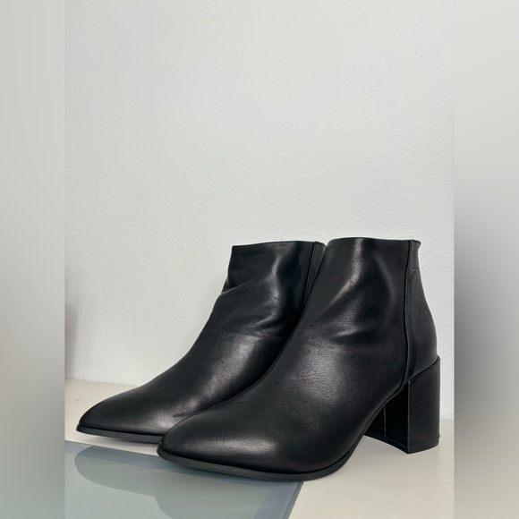 STEVE MADDEN NWOT LEATHER POINTED BOOTIES SZ 10 - Picture 3 of 10